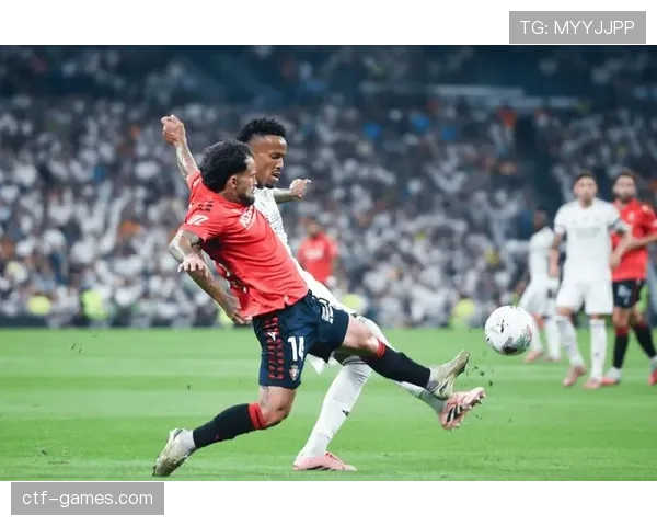 西甲奥萨苏纳球迷狂热助威,主场氛围持续提升