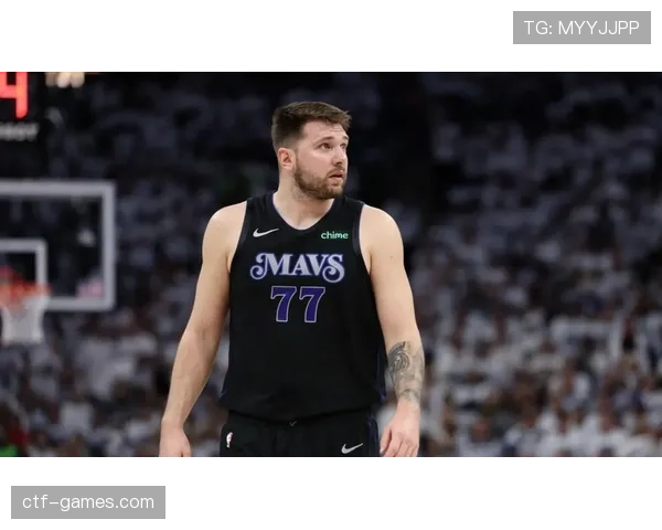 卢卡·东契奇随手一张家居照就让我怀疑人生，沙发比我整套房还大